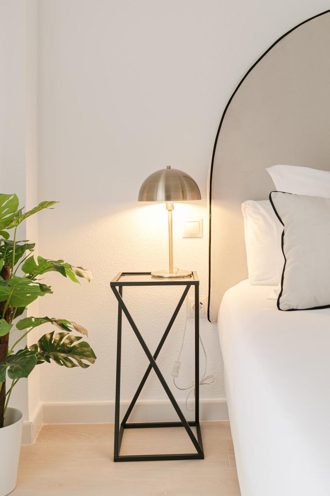 Isg Apartments Becquer Free Parking Inside The Building Seville Exterior photo