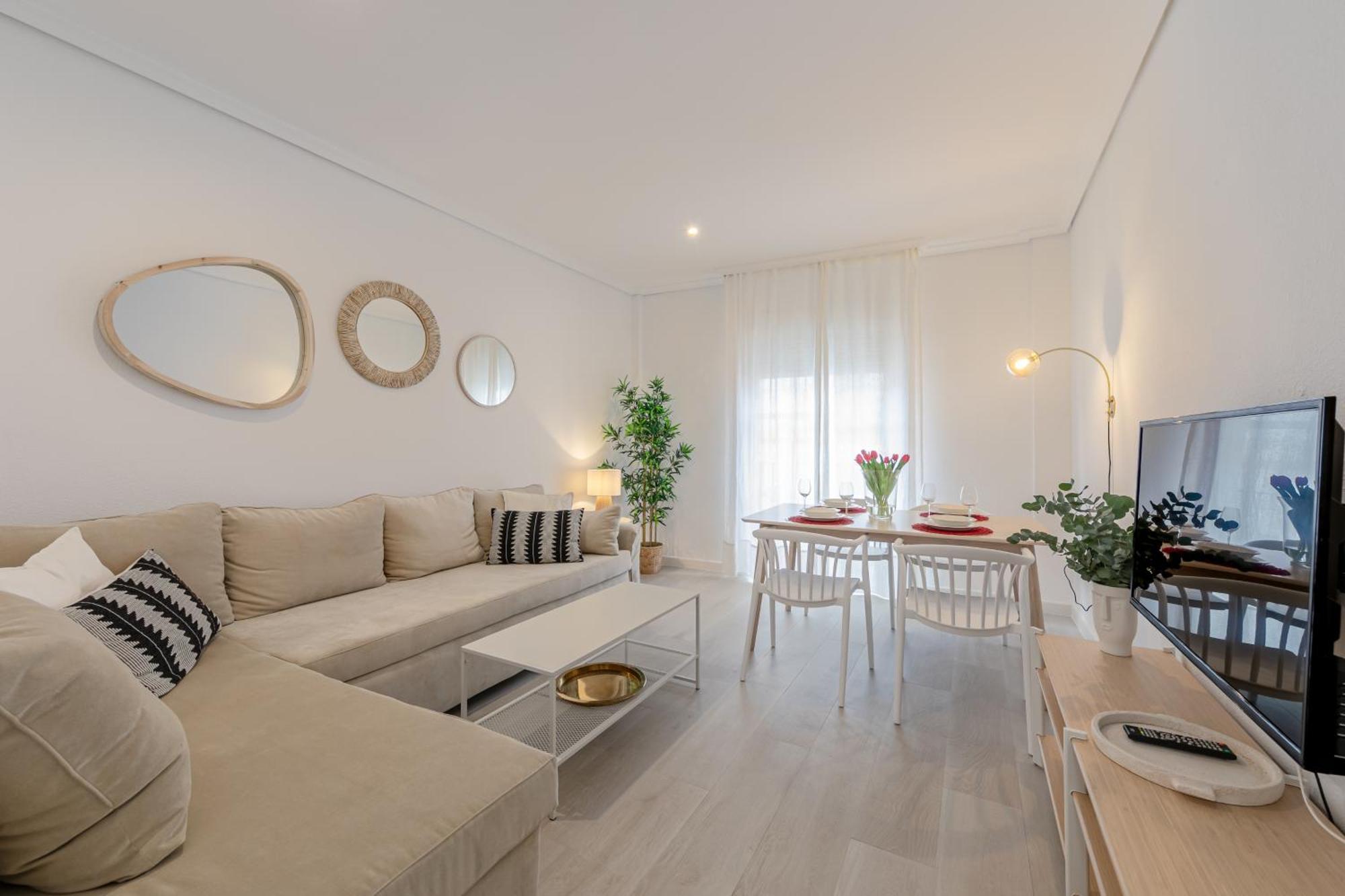 Isg Apartments Becquer Free Parking Inside The Building Seville Exterior photo